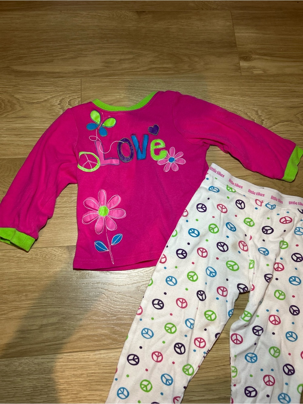 Girls' Bright Pink 'Love' Floral Pajama Set with White Peace-Print Pants